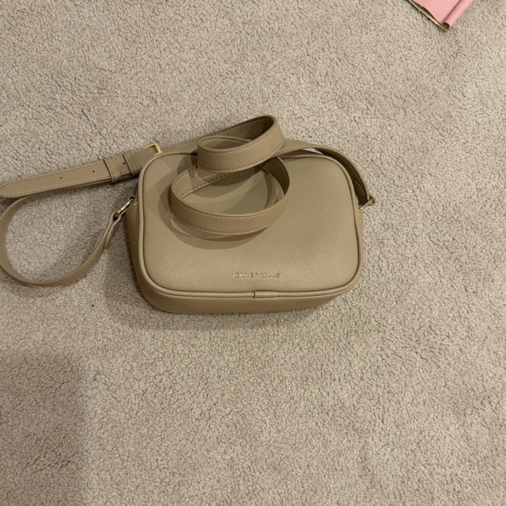 Elegant Michael Kors Tan Crossbody Bag